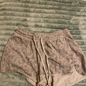 Colsie Gray Patterned Athletic Shorts